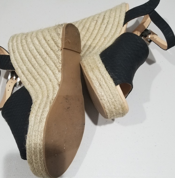 Croc Print Wedges - Picture 2 of 2